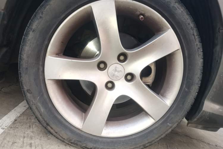 Used Peugeot 408 2013 2.0L Automatic Comfort Edition Right Front Wheel Hub