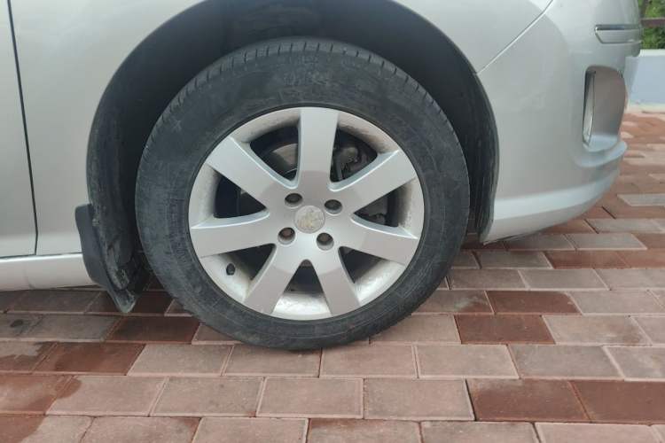 Used Peugeot 408 2013 1.6L Manual Comfort Edition CNG Right Front Wheel Hub