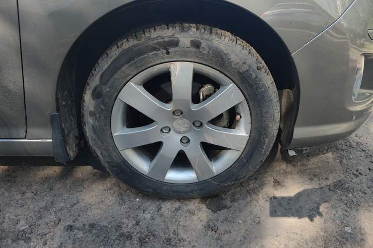 Used Peugeot 408 2013 1.6L Automatic Comfort Edition Right Front Wheel Hub
