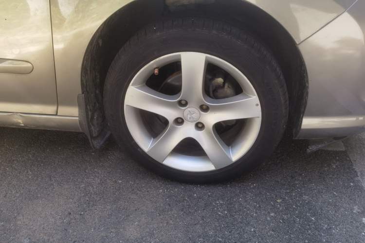 Used Peugeot 408 2013 2.0L Automatic Comfort Edition Right Front Wheel Hub