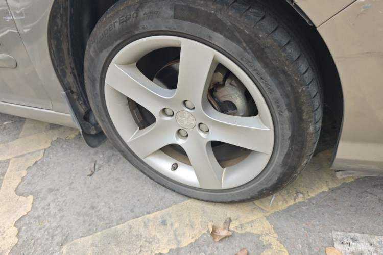 Used Peugeot 408 2013 2.0L Automatic Comfort Edition Right Front Wheel Hub