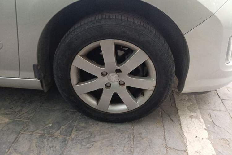 Used Peugeot 408 2013 1.6L Automatic Comfort Edition Right Front Wheel Hub