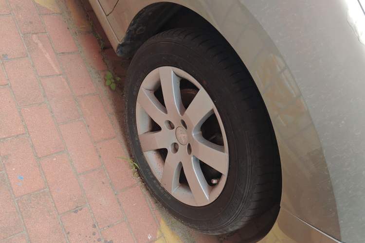 Used Peugeot 408 2013 1.6L Manual Comfort Edition Right Front Wheel Hub