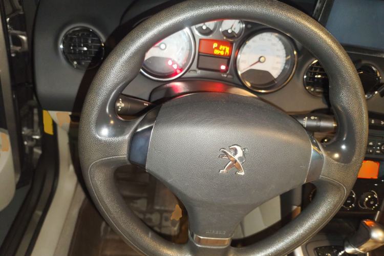 Used Peugeot 408 2013 2.0L Automatic Comfort Edition Steering Wheel