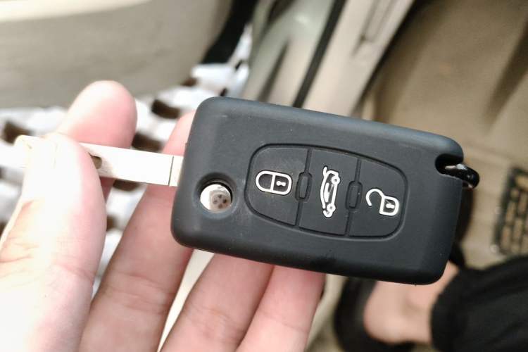 Used Peugeot 408 2013 2.0L Automatic Comfort Edition Vehicle Key