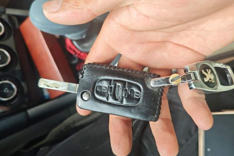 Used Peugeot 408 2013 1.6L Manual Comfort Edition Vehicle Key
