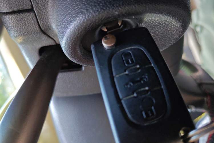 Used Peugeot 408 2013 2.0L Automatic Comfort Edition Vehicle Key