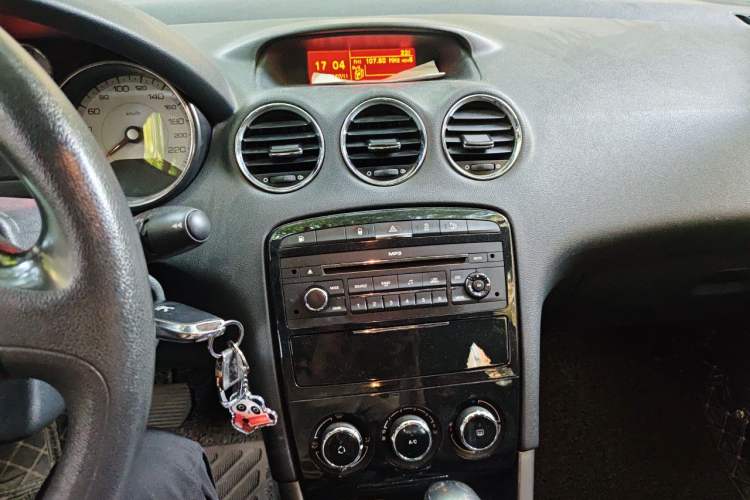 Used Peugeot 408 2013 2.0L Automatic Comfort Edition Audio And AC Panel