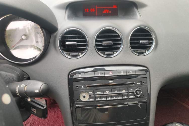 Used Peugeot 408 2013 2.0L Automatic Comfort Edition Audio And AC Panel