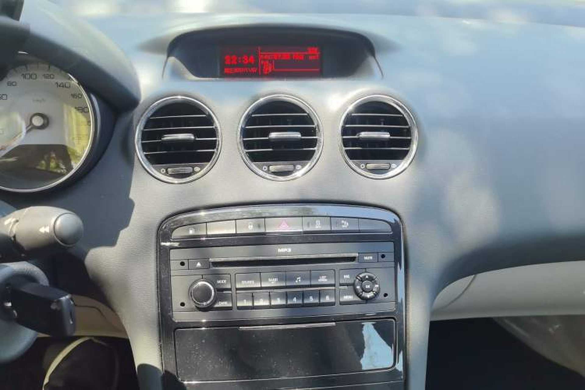 Used Peugeot 408 2013 2.0L Automatic Comfort Edition Audio And AC Panel