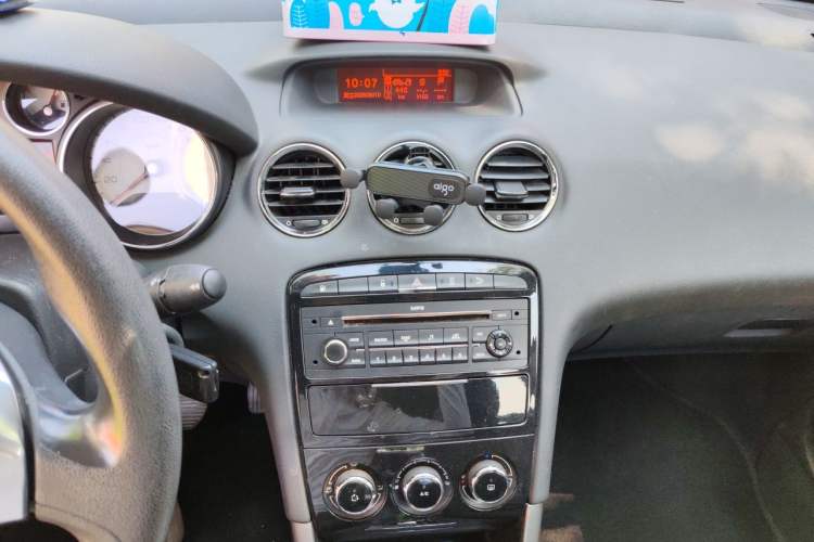 Used Peugeot 408 2013 2.0L Automatic Comfort Edition Audio And AC Panel