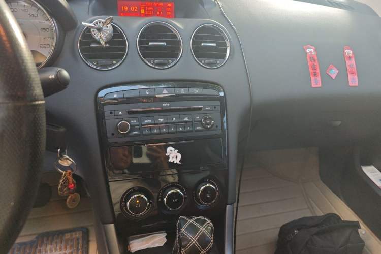 Used Peugeot 408 2013 2.0L Automatic Comfort Edition Audio And AC Panel