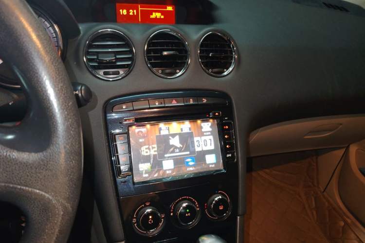 Used Peugeot 408 2013 2.0L Automatic Comfort Edition Audio And AC Panel