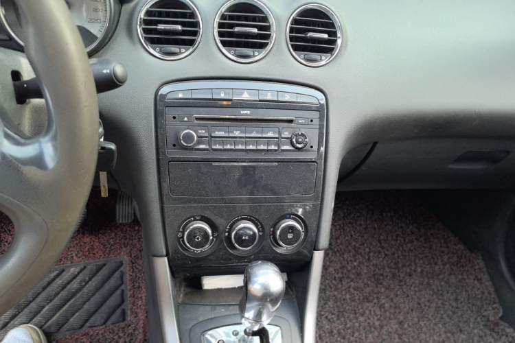 Used Peugeot 408 2013 1.6L Automatic Comfort Edition Audio And AC Panel