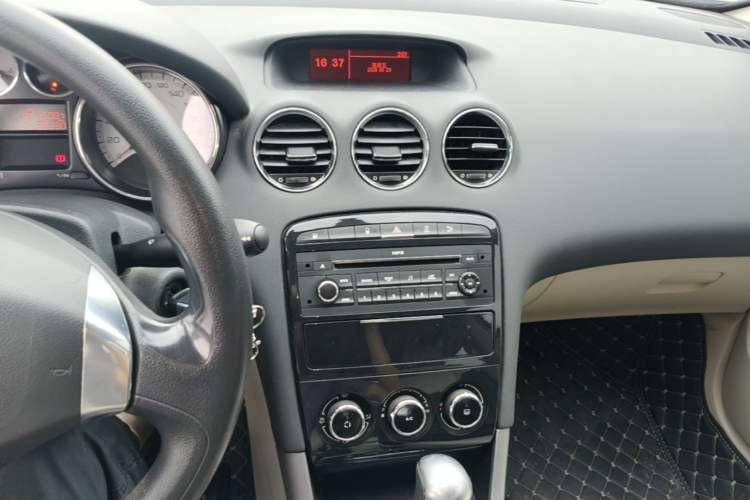 Used Peugeot 408 2013 2.0L Automatic Comfort Edition Audio And AC Panel