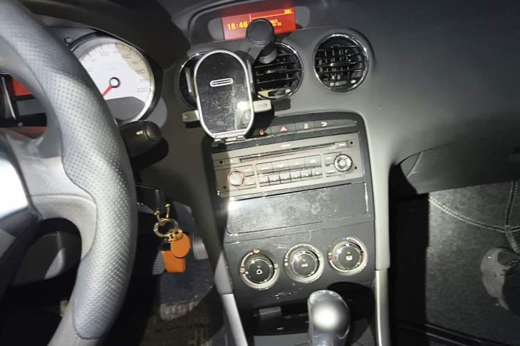 Used Peugeot 408 2013 2.0L Automatic Comfort Edition Audio And AC Panel