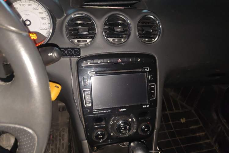 Used Peugeot 408 2013 2.0L Automatic Comfort Edition Audio And AC Panel