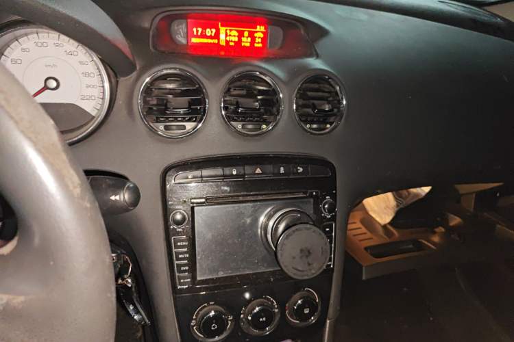 Used Peugeot 408 2013 2.0L Automatic Comfort Edition Audio And AC Panel