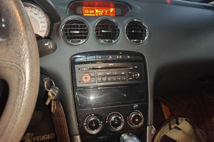 Used Peugeot 408 2013 2.0L Automatic Comfort Edition Audio And AC Panel