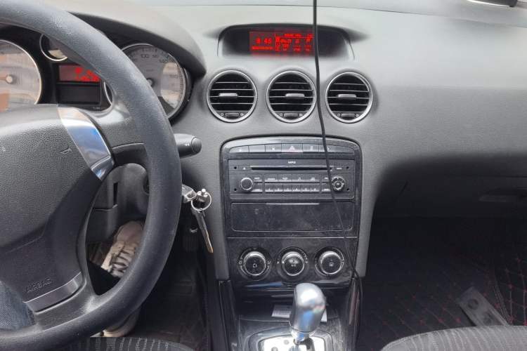 Used Peugeot 408 2013 2.0L Automatic Comfort Edition Audio And AC Panel