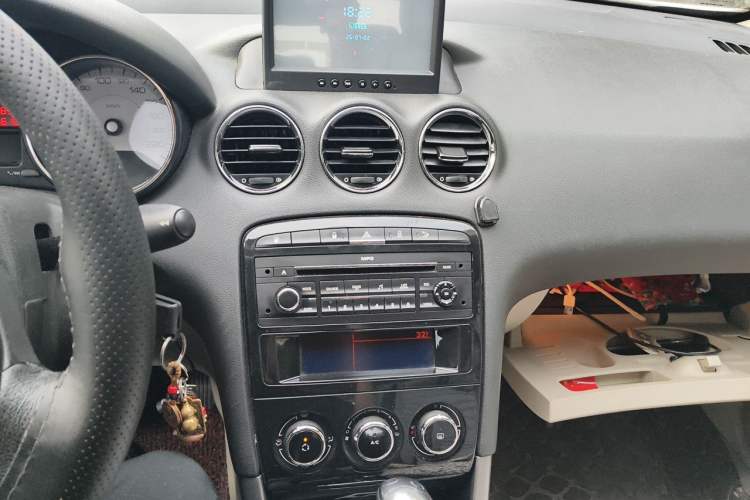 Used Peugeot 408 2013 2.0L Automatic Comfort Edition Audio And AC Panel