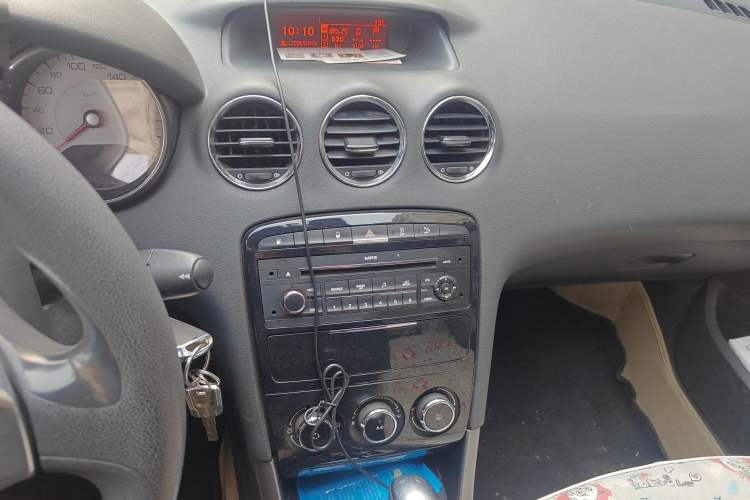 Used Peugeot 408 2013 1.6L Automatic Comfort Edition Audio And AC Panel