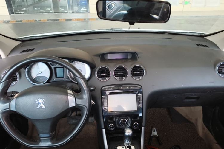Used Peugeot 408 2013 2.0L Automatic Luxury Edition Center Console