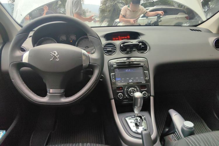 Used Peugeot 408 2013 2.0L Automatic Luxury Edition Center Console