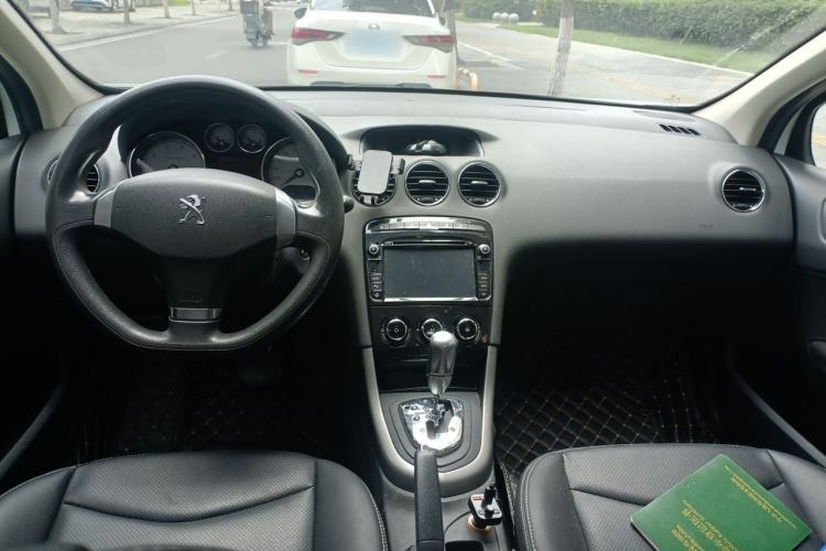Used Peugeot 408 2013 2.0L Automatic Comfort Edition Center Console