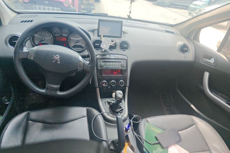 Used Peugeot 408 2013 2.0L Manual Comfort Edition Center Console