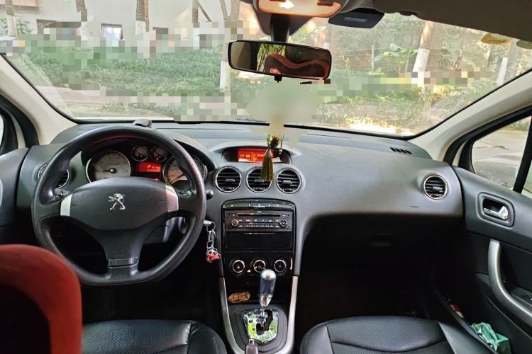 Used Peugeot 408 2013 2.0L Automatic Comfort Edition Center Console