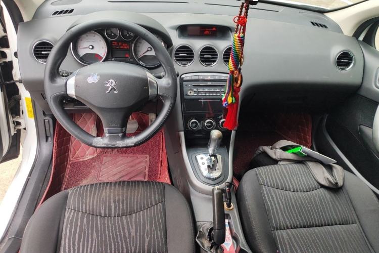Used Peugeot 408 2013 2.0L Automatic Comfort Edition Center Console