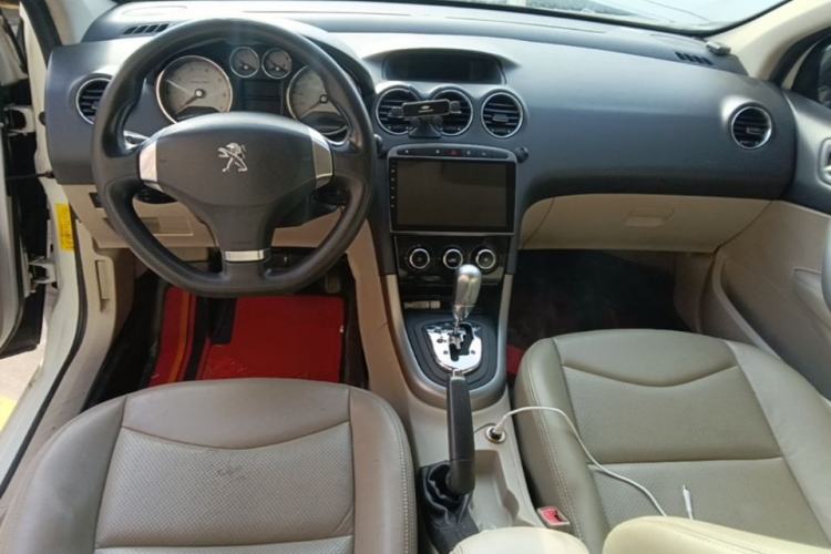 Used Peugeot 408 2013 2.0L Automatic Comfort Edition Center Console
