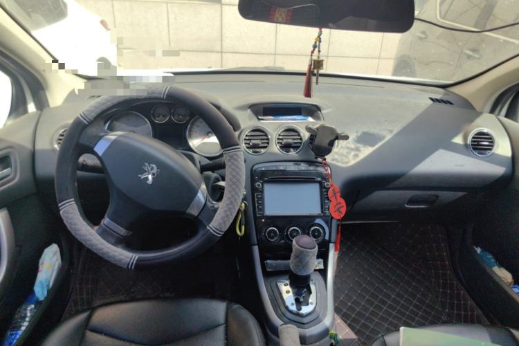 Used Peugeot 408 2013 1.6L Automatic Comfort Edition Center Console