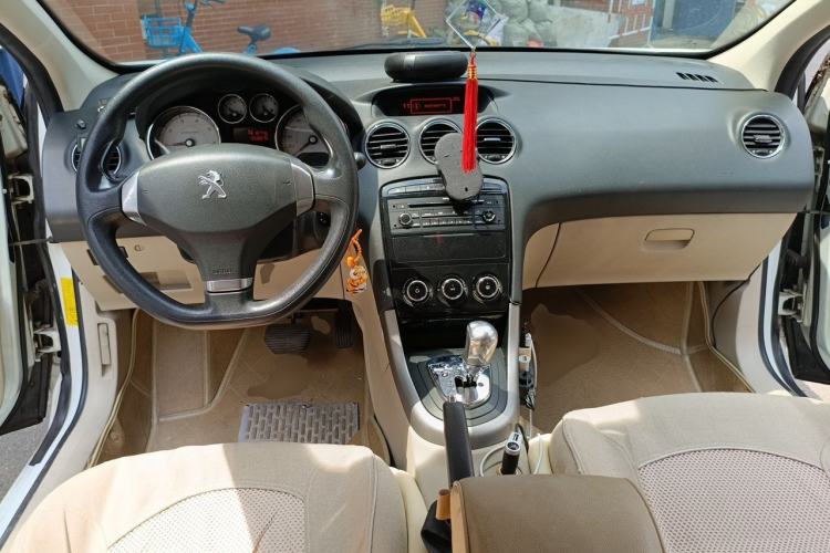 Used Peugeot 408 2013 2.0L Automatic Comfort Edition Center Console