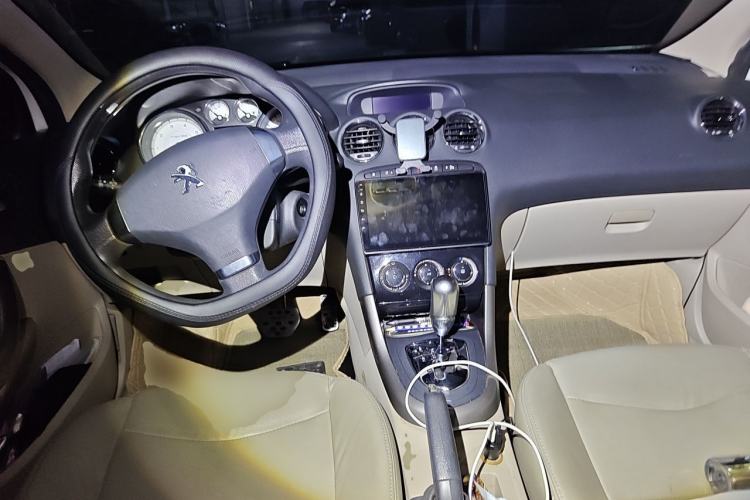 Used Peugeot 408 2013 2.0L Automatic Comfort Edition Center Console