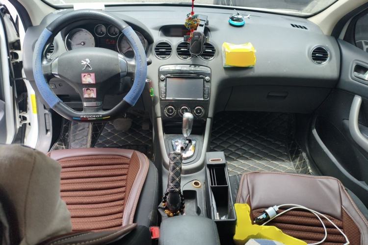 Used Peugeot 408 2013 2.0L Automatic Comfort Edition Center Console