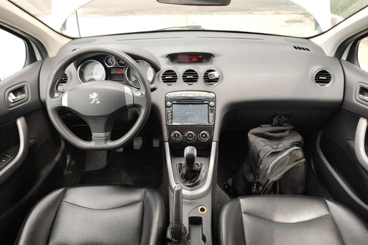 Used Peugeot 408 2013 2.0L Manual Comfort Edition Center Console