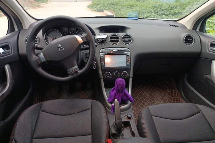 Used Peugeot 408 2013 2.0L Manual Comfort Edition Center Console