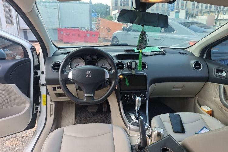 Used Peugeot 408 2013 2.0L Automatic Comfort Edition Center Console