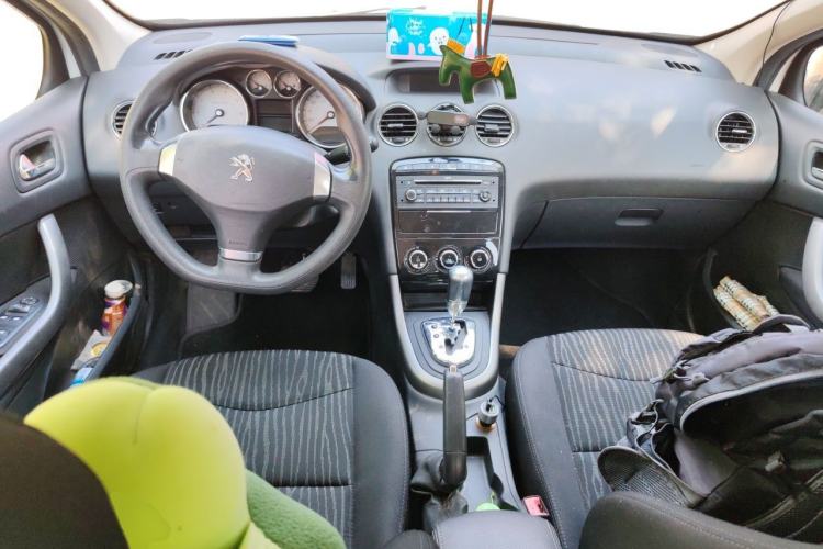 Used Peugeot 408 2013 2.0L Automatic Comfort Edition Center Console