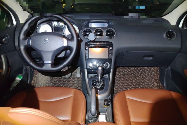 Used Peugeot 408 2013 2.0L Automatic Comfort Edition Center Console