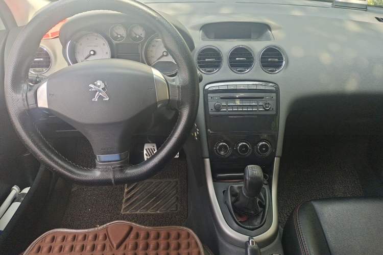 Used Peugeot 408 2013 2.0L Manual Comfort Edition Center Console