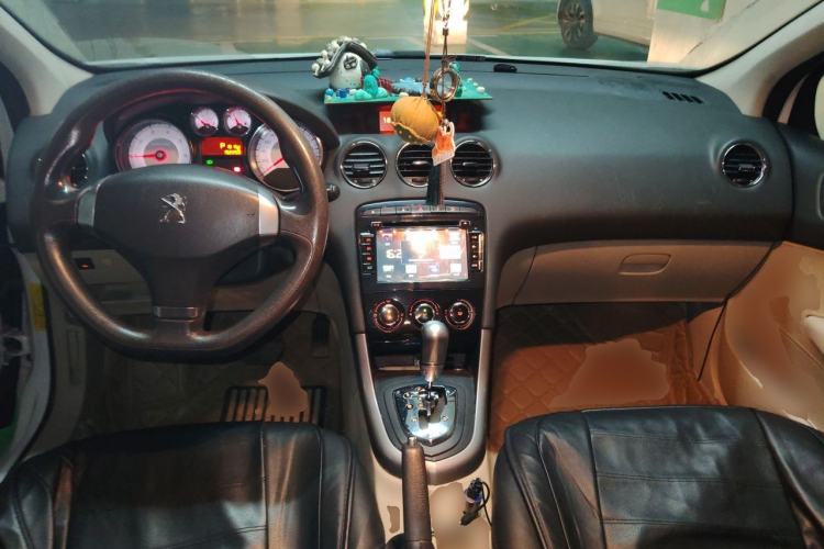 Used Peugeot 408 2013 2.0L Automatic Comfort Edition Center Console