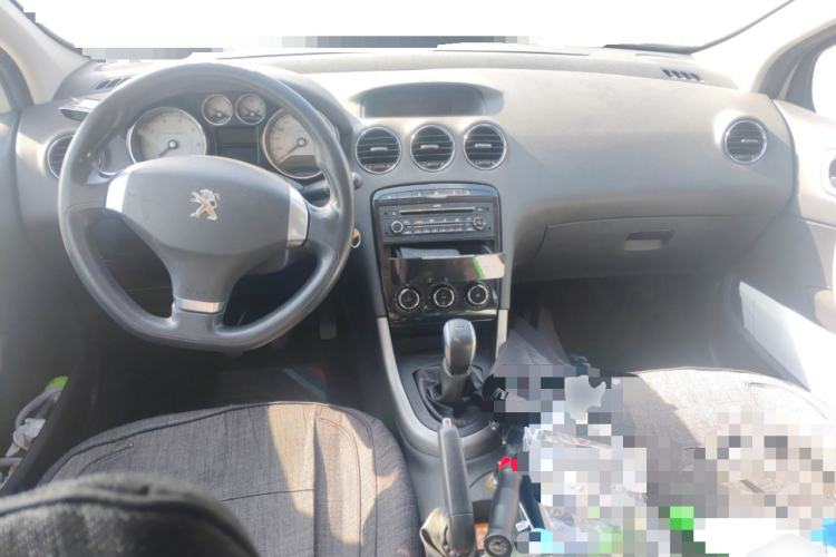 Used Peugeot 408 2013 2.0L Manual Comfort Edition Center Console