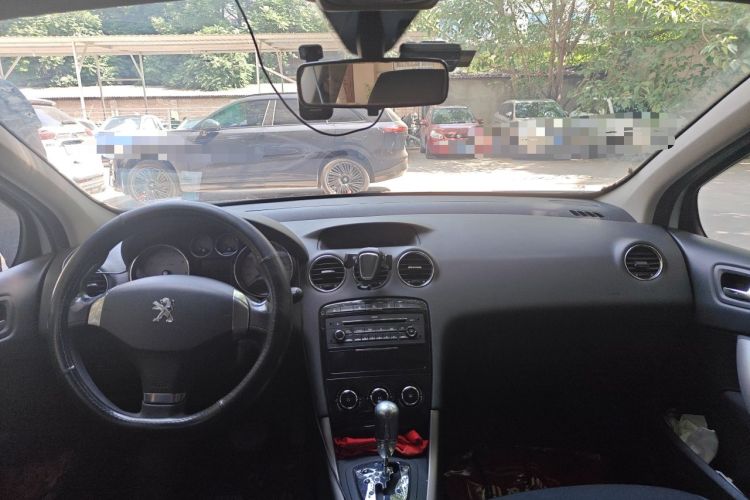 Used Peugeot 408 2013 2.0L Automatic Comfort Edition Center Console