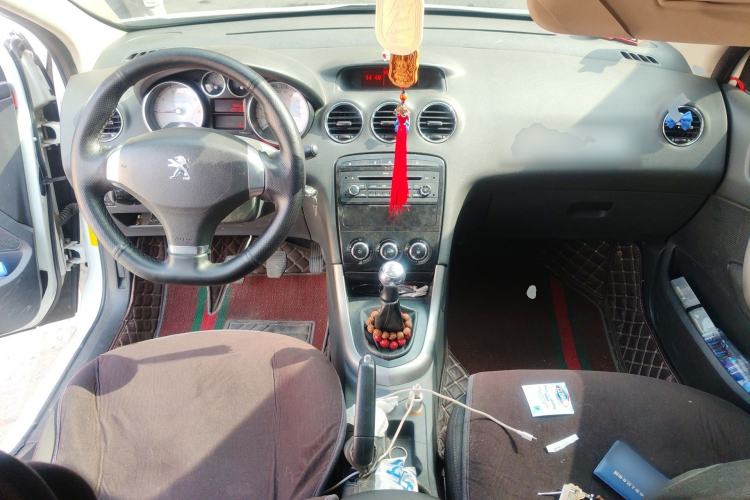 Used Peugeot 408 2013 2.0L Manual Comfort Edition Center Console