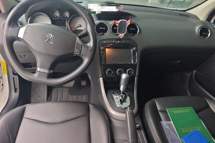 Used Peugeot 408 2013 2.0L Automatic Comfort Edition Center Console