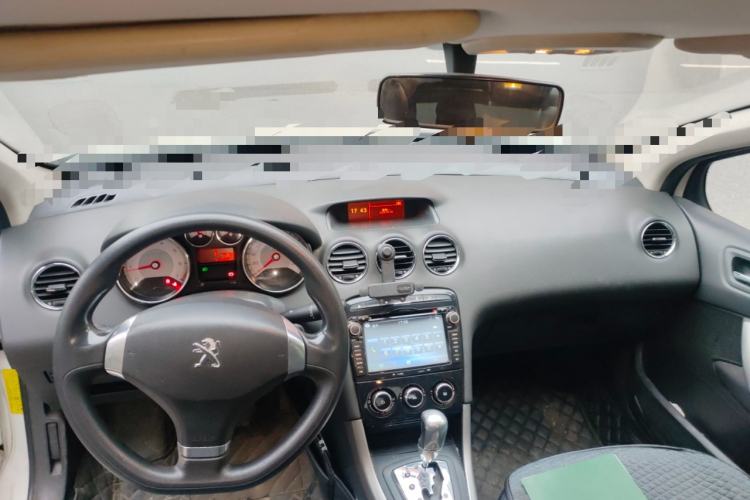 Used Peugeot 408 2013 2.0L Automatic Comfort Edition Center Console