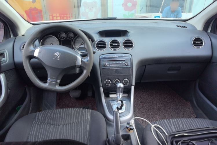 Used Peugeot 408 2013 1.6L Automatic Comfort Edition Center Console